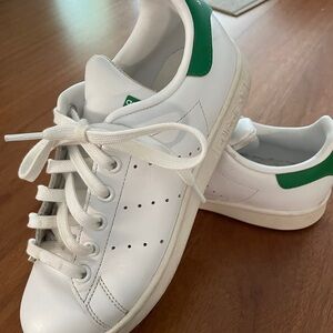 Adidas Stan Smith sneakers (size 5 1/2)